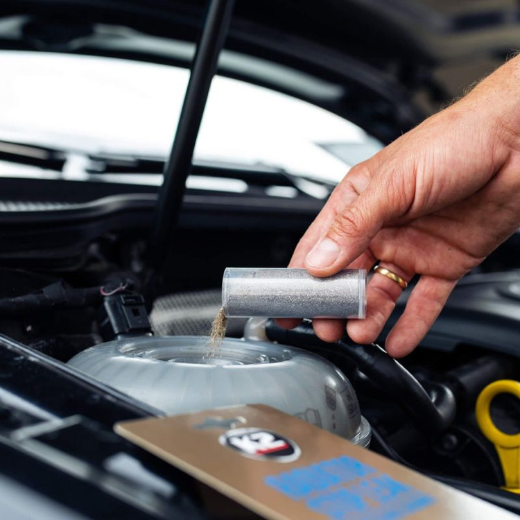 پودر نشتگیر رادیاتور کی تو مدل Radiator Stop Leak وزن 18.5 گرم